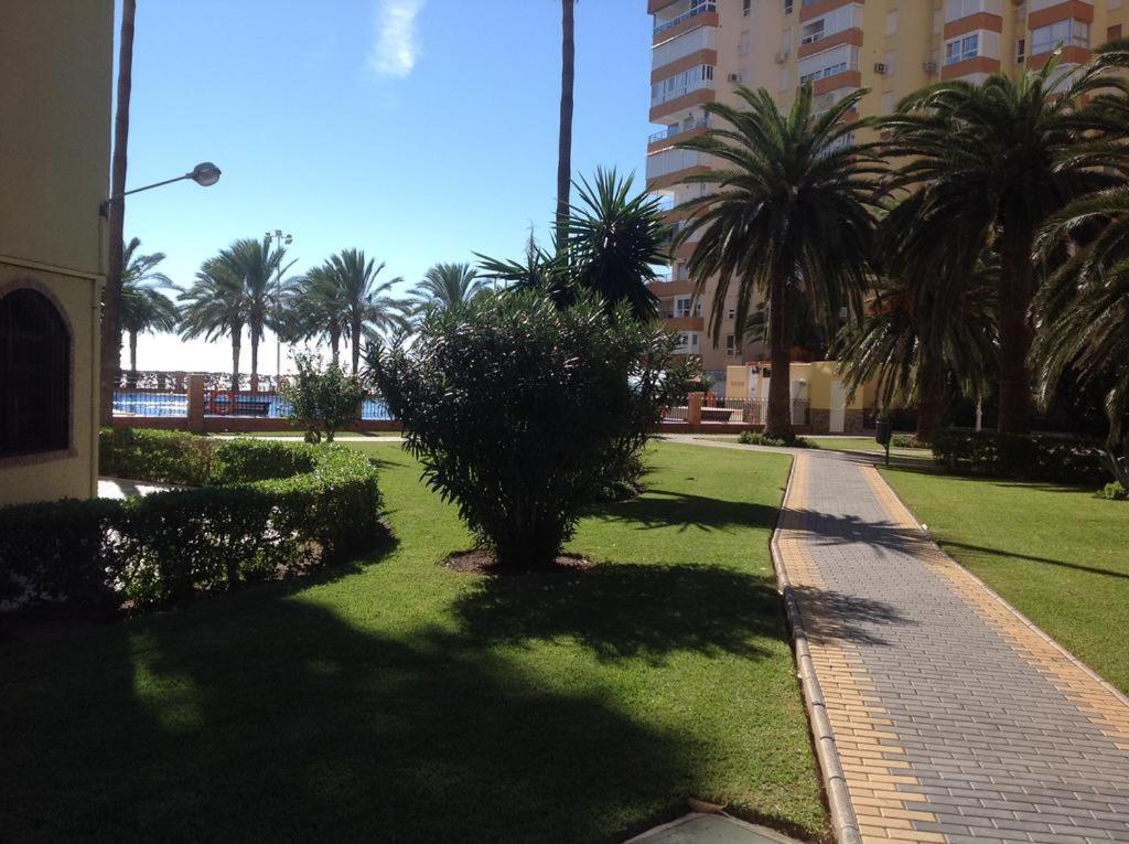 Apartamentos Centro Internacional Algarrobo-Costa Екстериор снимка
